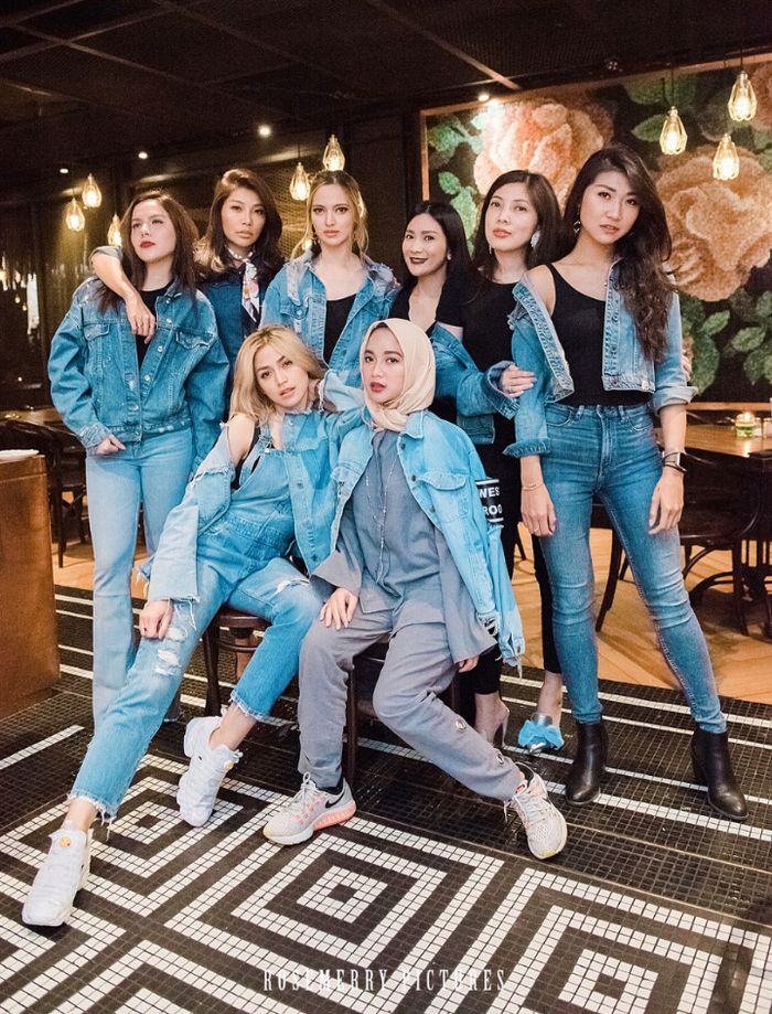 Girls Squad dengan Outfit Denim 