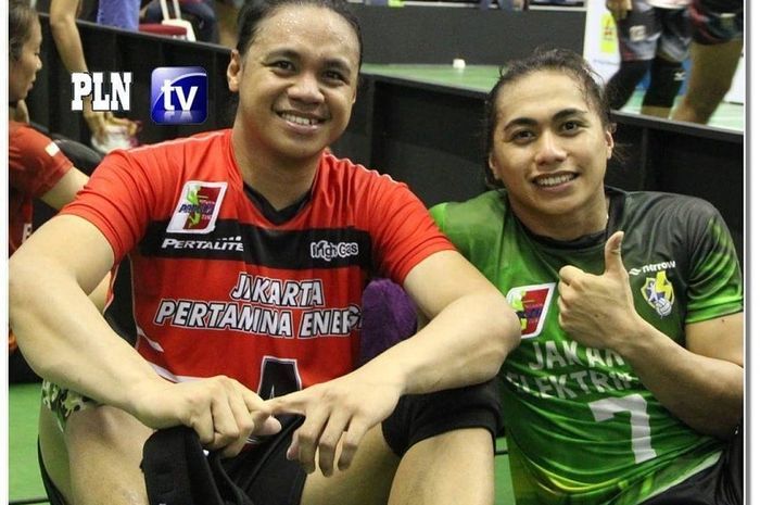 Aprilia dan Amasya saat berada di lapangan voli