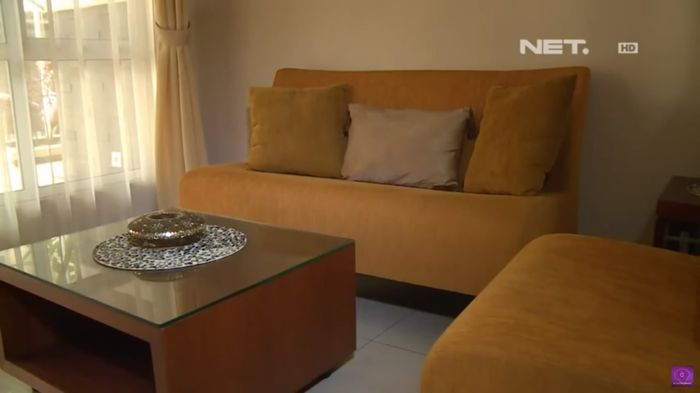 Ruang Tamu rumah dinas Venna Melinda