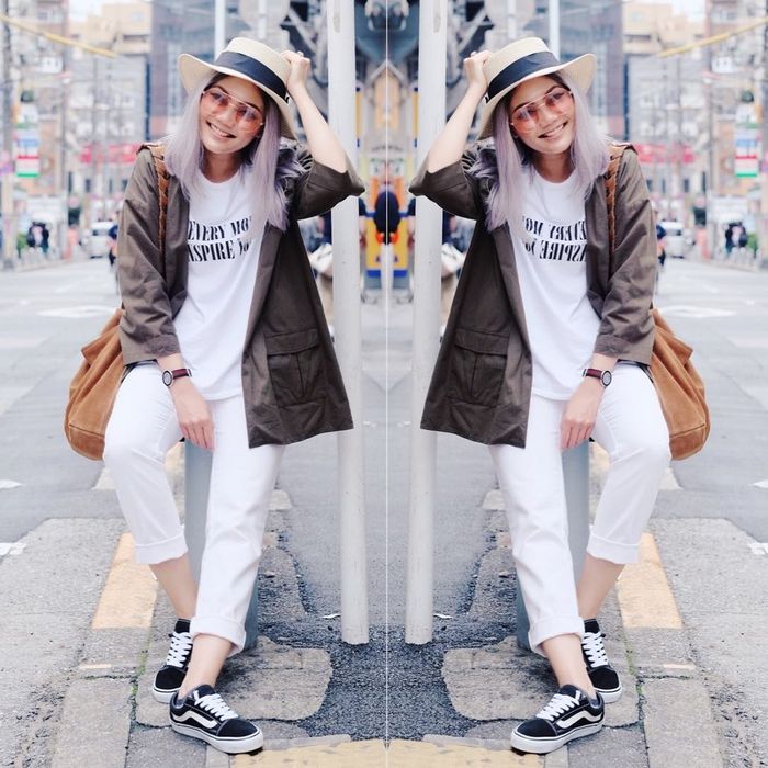 Rina padukan skinny pants dan outer untuk jalan-jalan