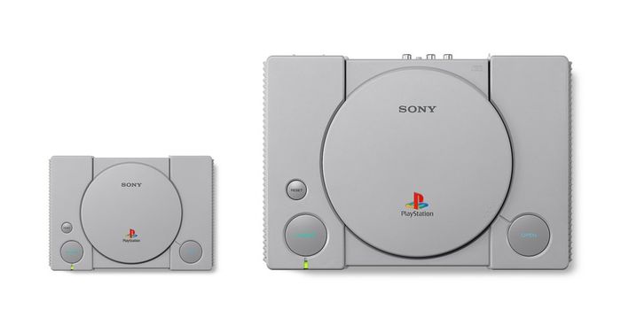 Comparison of old school PlayStation Classic and PlayStaion consoles