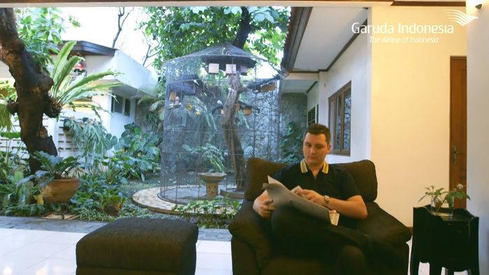 Ada sangkar burung besar di rumah Maudy