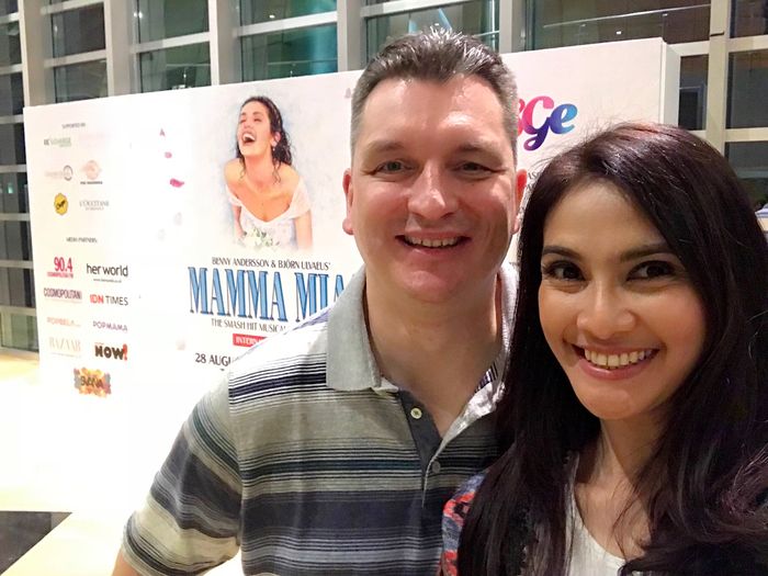 Maudy Koesnaedi dan Erik Meijer saat ngedate nonton teater