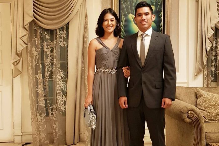 Dian Sastro dan suami