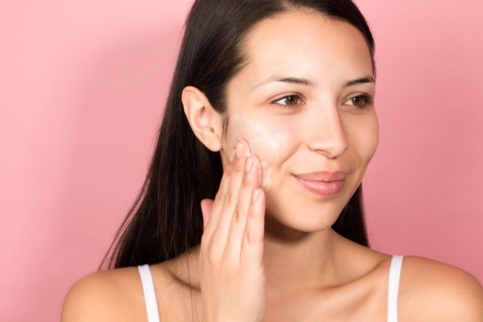 4 trik mudah untuk membuat makeup jadi tahan lama seharia