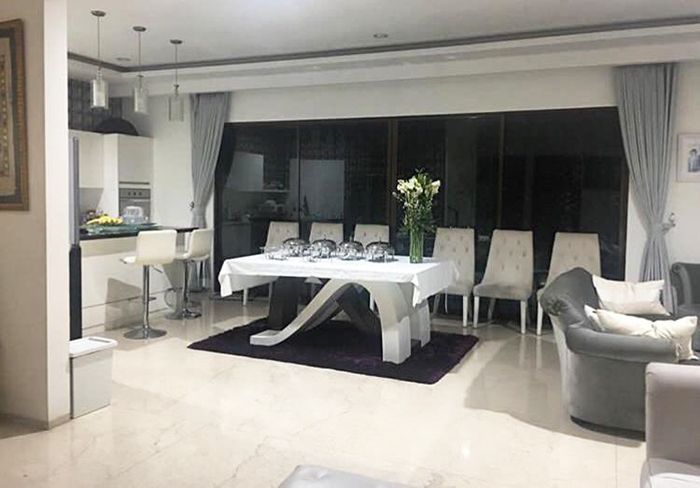 Suasana ruang makan Andi Soraya