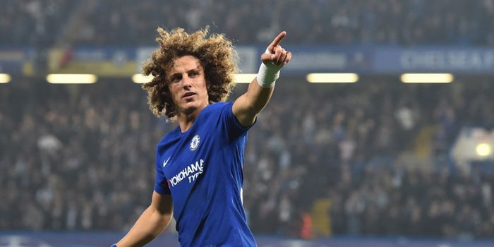 Bek Chelsea, David Luiz, merayakan gol yang dia cetak ke gawang AS Roma dalam laga Liga Champions di