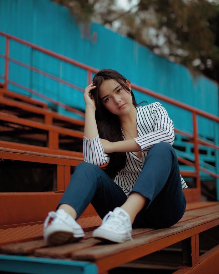 Gaya kasual Amanda Manopo