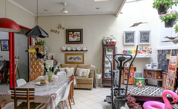 Inspirasi Desain Teras Belakang ala Dokter Gigi, Menyatu Dengan Taman