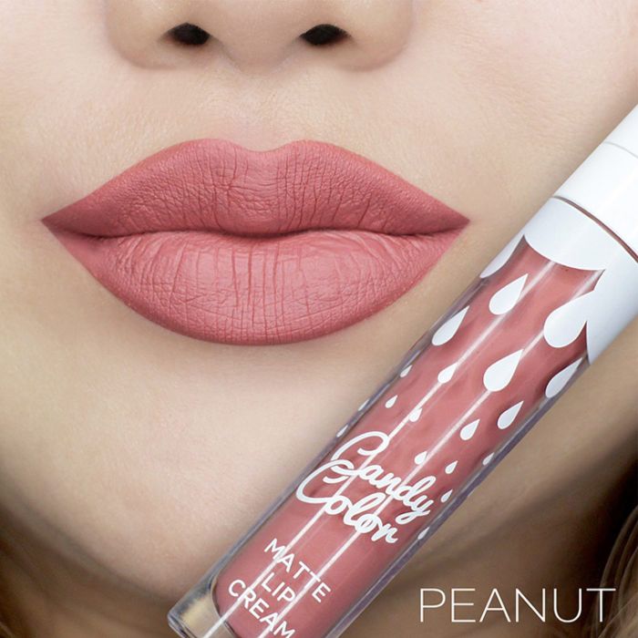 Lipstik nude dari Candy Color Matte Lip Cream – Peanut