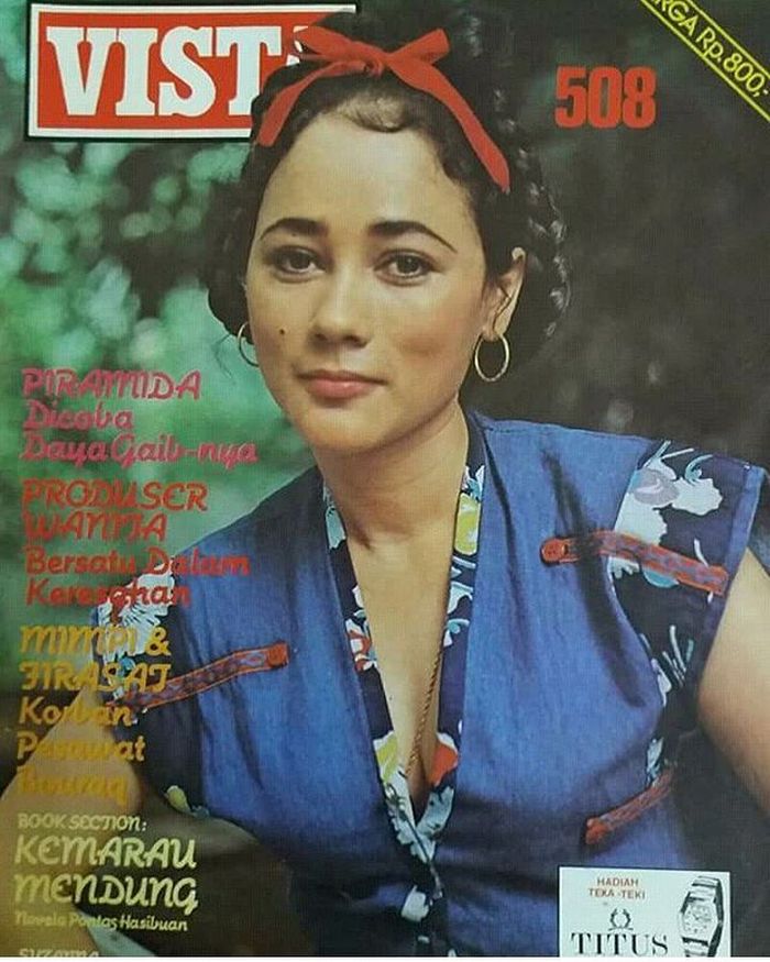 Suzanna tampil dengan dandanan gadis pin-up di Majalah Vista