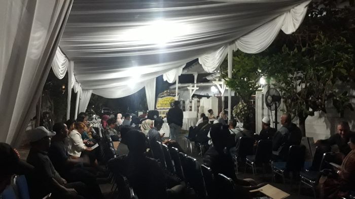 Suasana pengajian 7 harian mendiang Nita Octobijanthy, istri Indro Warkop. 