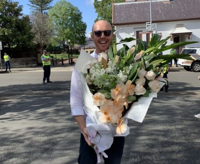 Pria yang berikan buket bunga untuk istri Pangeran Harry, Meghan Markle