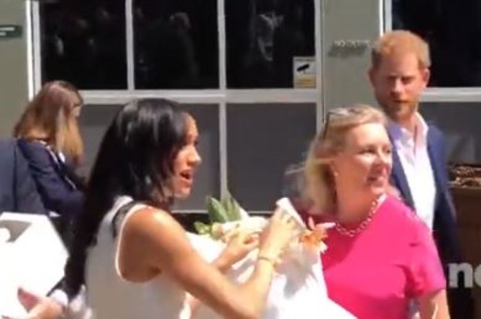 Pangeran Harry marahi pria yang berikan buket bunga ke Meghan Markle 