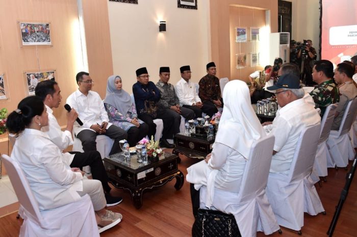 Iriana Jokowi dan Sneakers
