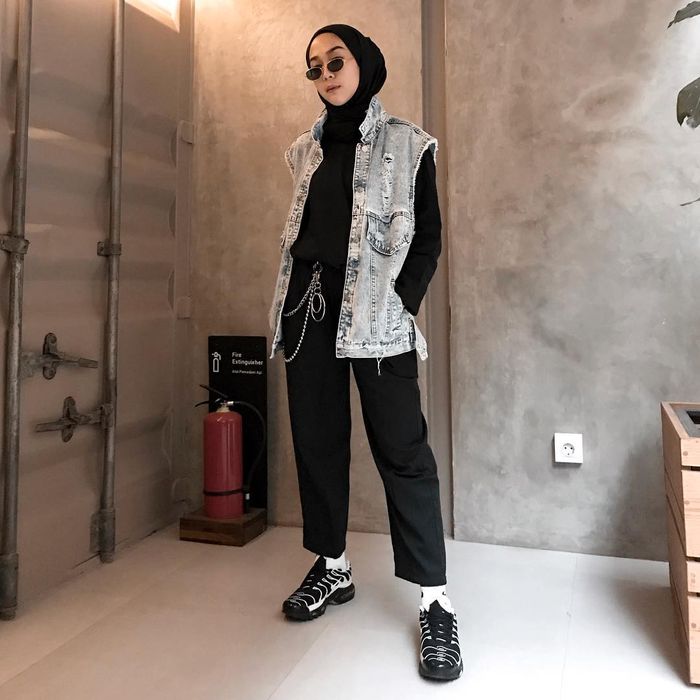 Pilihan Outfit Berbahan Denim 
