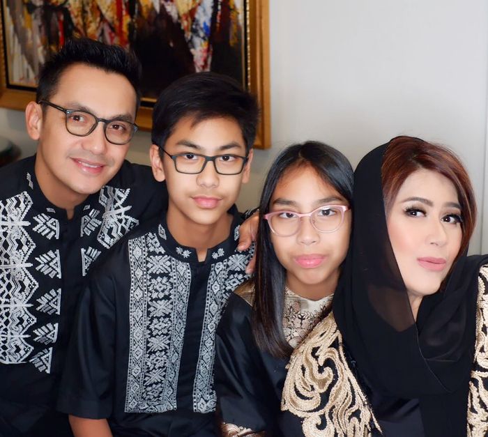 Rumah gunawan dan keluarga