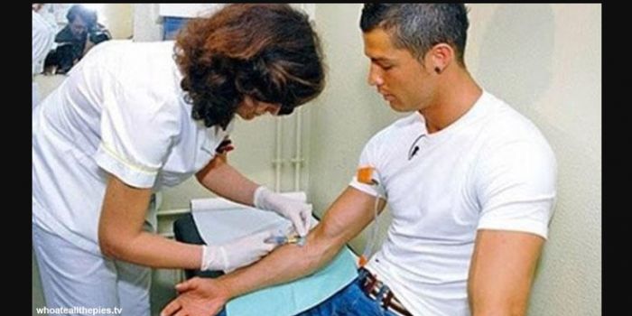 Cristiano Ronaldo tidak bertato karena rutin donor darah.