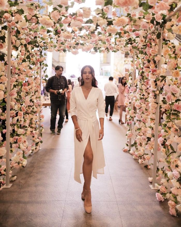 8 Inspirasi Fashion Outfit Putih Ala Nadin Amizah Yang Stylish Abis Semua Halaman Cewekbanget 8 Inspirasi Fashion Outfit Putih Ala Nadin Amizah Yang Stylish Abis Semua Halaman Cewekbanget