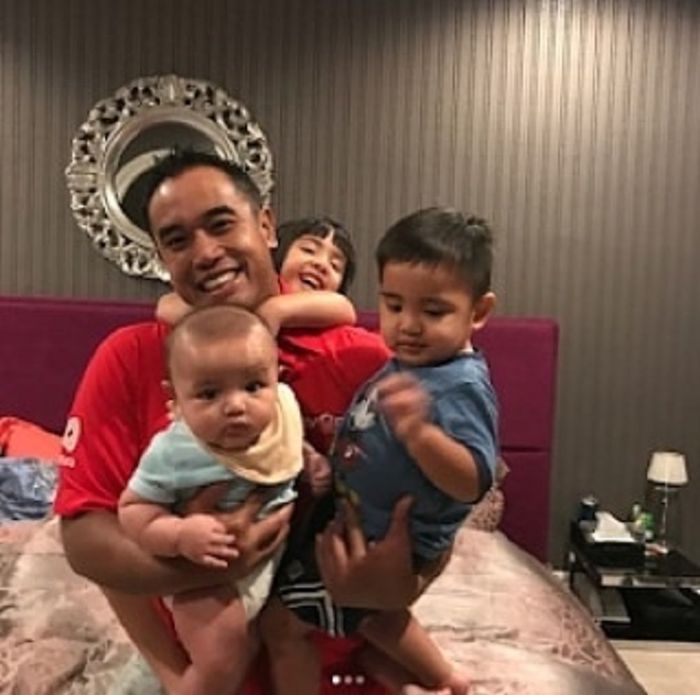 Terekspos Gaya Tidur Nia Ramadhani Ardi Bakrie Berjubel Terekspos Gaya Tidur Nia Ramadhani Ardi Bakrie Berjubel