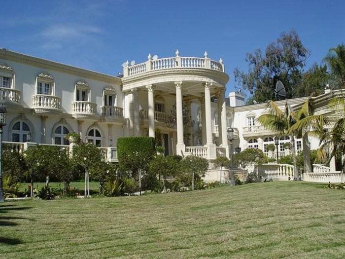 Tampak luar rumah Shahrukh Khan