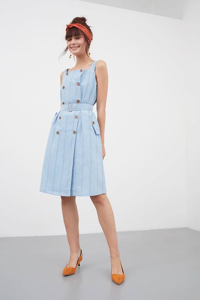  Gaya Santai ala Meghan Markle dengan BerryBenka Joyana Utility Dress Blue