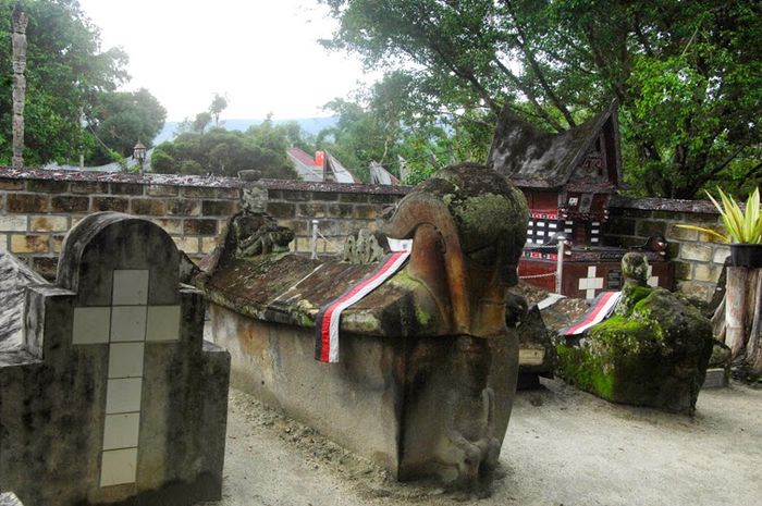 Kompleks Makam Raja Sidabutar di Pulau Samosir.