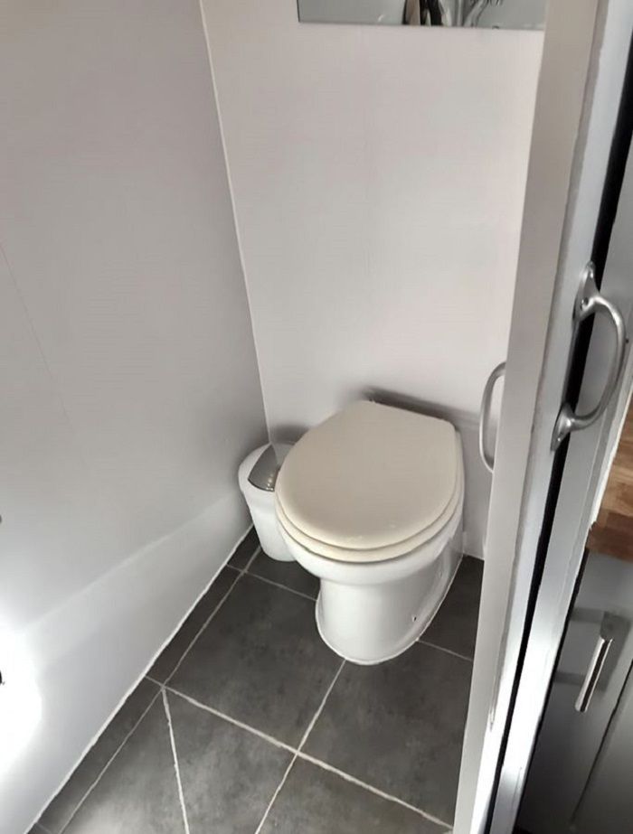 Renovasi truk menjadi rumah.