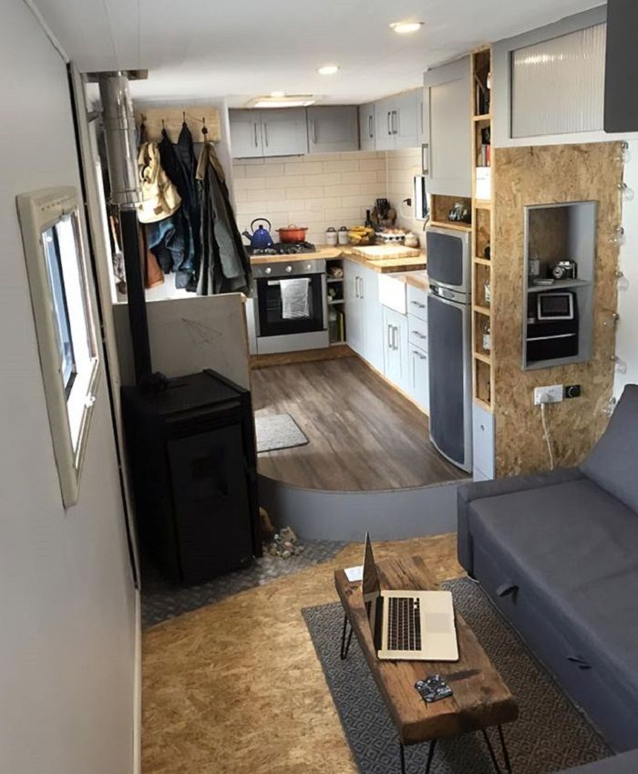 Renovasi truk menjadi rumah.