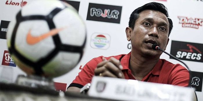 Pelatih Bali United, Widodo Cahyono Putro, memberi keterangan kepada media pada sesi jumpa pers, Sab