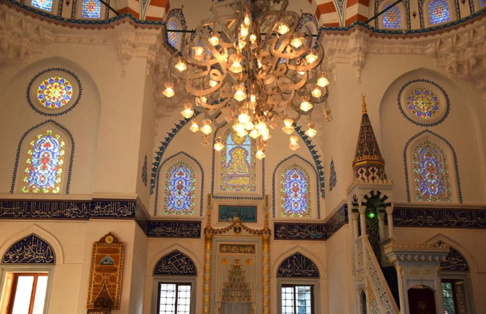 Masjid Tokyo Camii, Jepang jadi Lokasi Pernikahan Maia Estianty?
