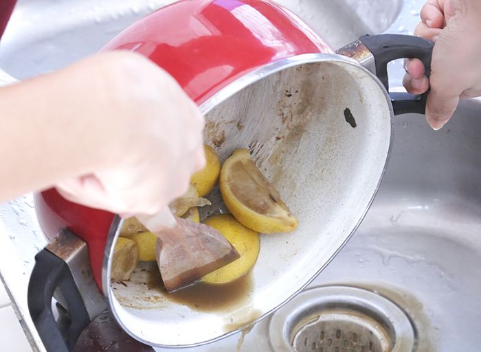 Panci Gosong Mengkilat Kembali