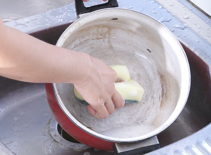 Panci Gosong Mengkilat Kembali