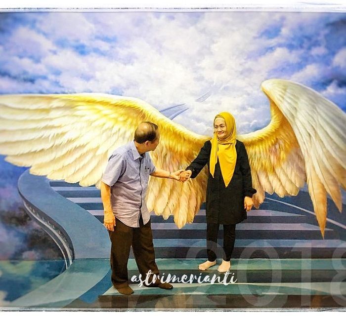 mesranya orang tua Maia Estianty saat merayakan anniversary ke-53