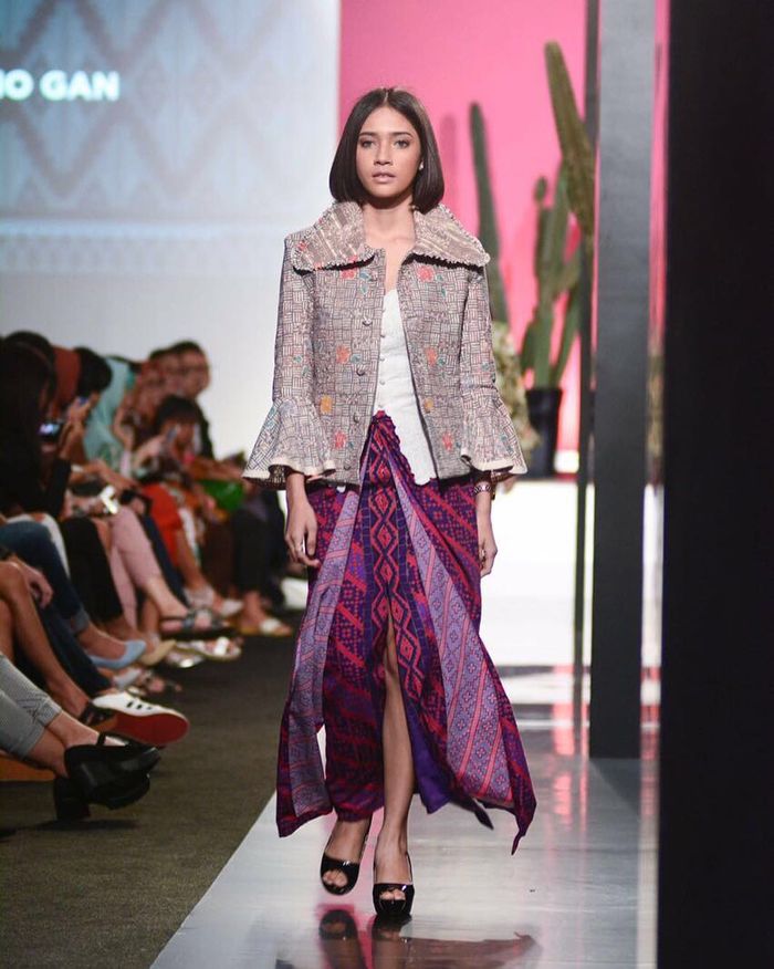 Seragam pramugari Batik Air ini juga pernah tampil di atas runway
