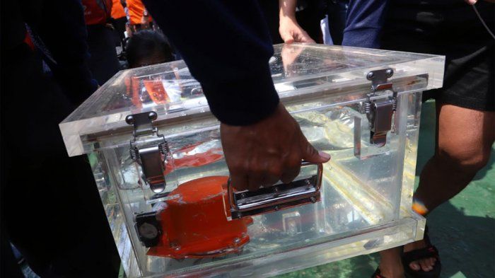 Black box Lion Air JT 610 yang ditemukan dua anggota Taifib Marinir