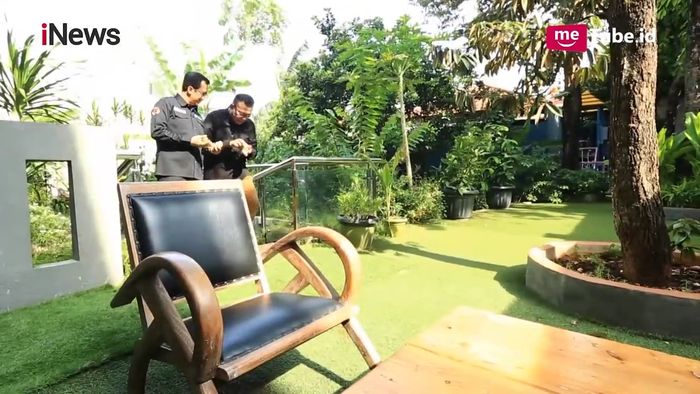 
Rumah Ustadz Yusuf Mansur bagian belakang
