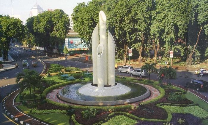 Monumen Bambu Runcing Surabaya