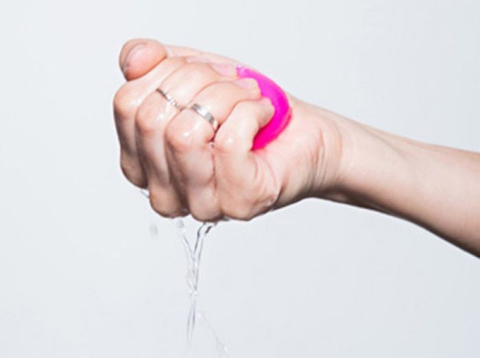 Tips Mudah Bersihkan Beauty Blender dengan Microwave, Begini Caranya