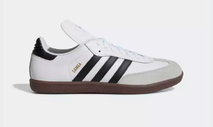 3 Sneakers Favorit Freddie Mercury yang Bisa Jadi Pilihan Kamu Bergaya - Semua Halaman - Hai