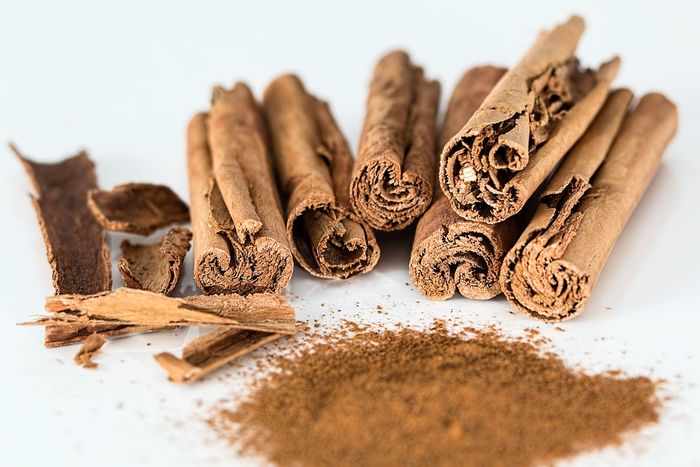 Makanan yang Bisa Mencegah Bau Mulut: Daun mint atau kayu manis