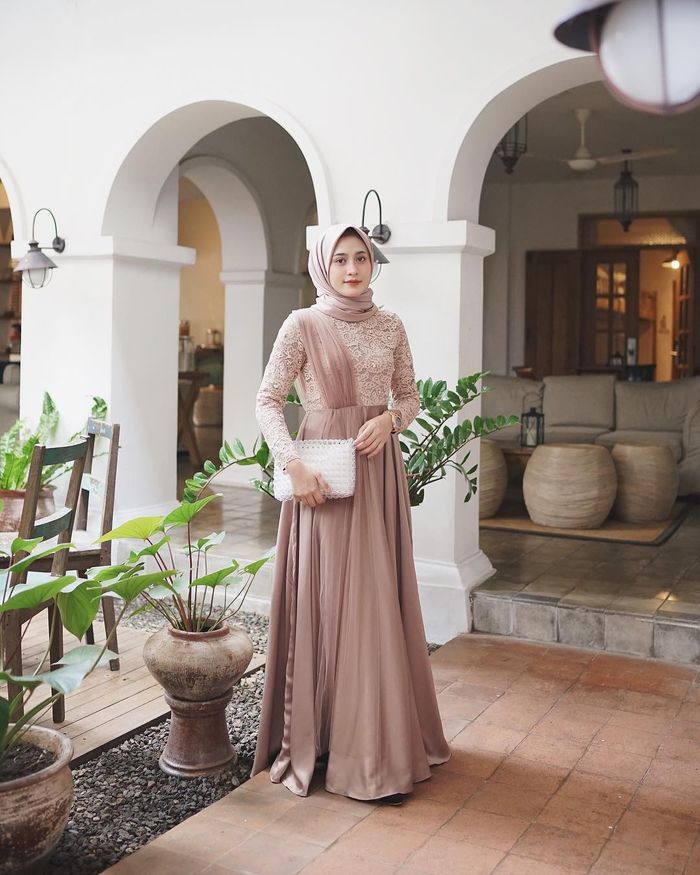 5 Inspirasi Dress Untuk Busana Kondangan Ala Selebgram Hijabers Semua Halaman Stylo