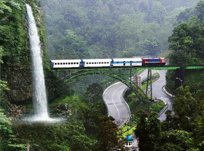 5 Tragedi Kecelakaan Kereta di Indonesia yang Paling ...