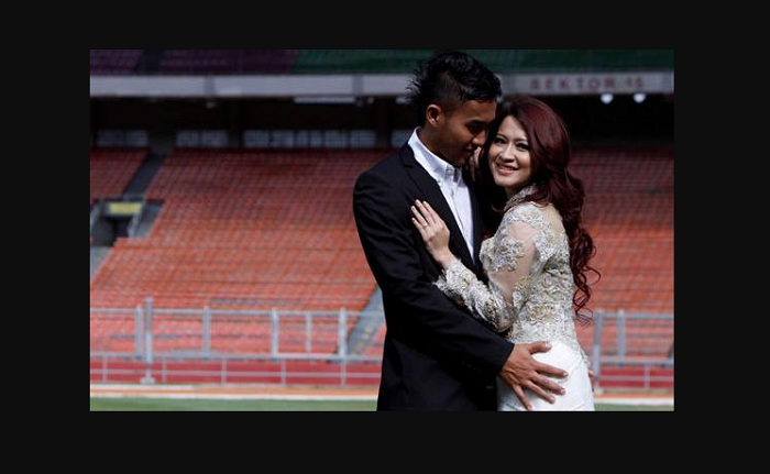 Foto prewedding Gunawan Dwi Cahyo dan Oki Agustina di Stadion Utama Gelora Bung Karno, Senayan, Jaka