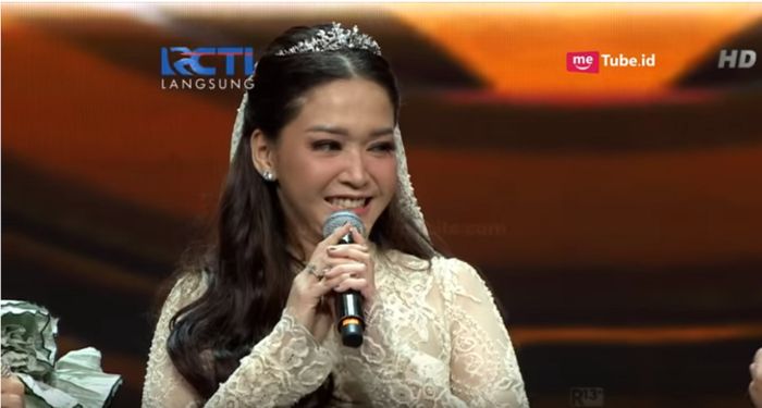 Maia saat berbalut baju gaunnya kala menikahi Irwan Mussry