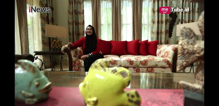 Ruang keluarga di rumah <a href='https://bangka.tribunnews.com/tag/sarita-abdul-mukti' title='Sarita Abdul Mukti'>Sarita Abdul Mukti</a>