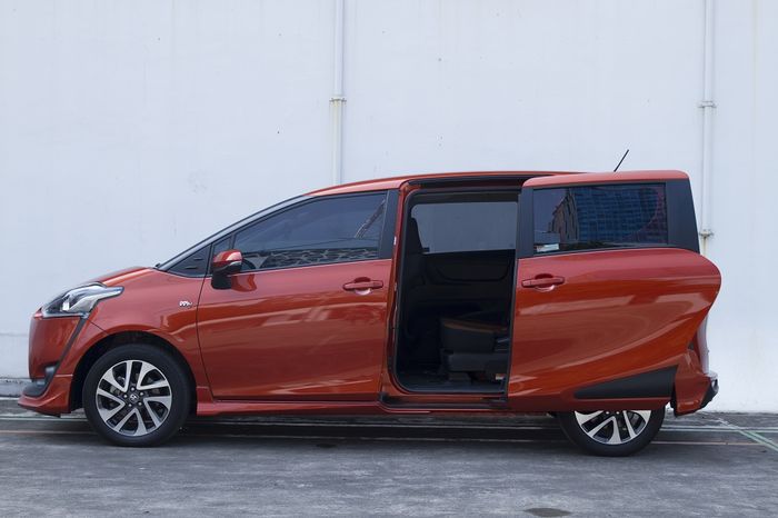 4 Cara Rawat Sliding Door Mobil Kamu Biar Tetap Ciamik