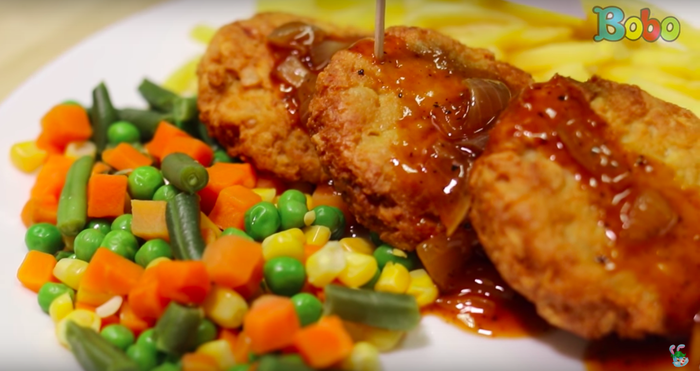 Steak Tempe, a fermented soybean cook in beef-steak style, is a healthy yet tasty food for vegetarian. Similar foods are predicted to get popular in 2020.