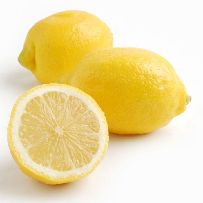 Lemon sdipercaya dapat mencerahkan kulit siku dan lutut
