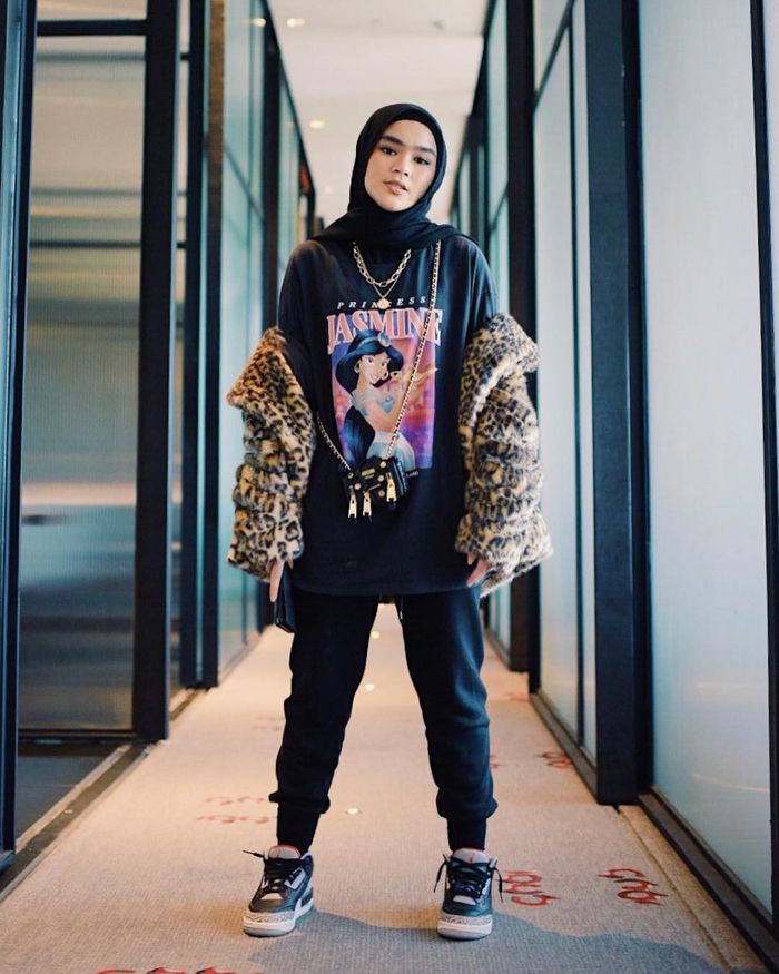 Tampil Bergaya Swag ala Sivia Azizah yang Cocok untuk Hijabers - Stylo